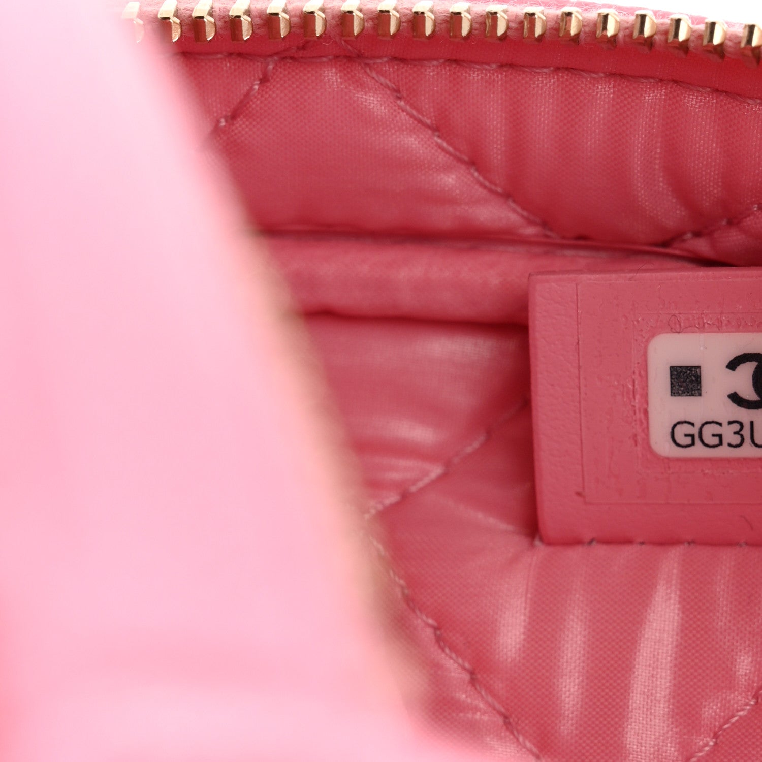 Caviar Quilted Toiletry Case With Chain Pink