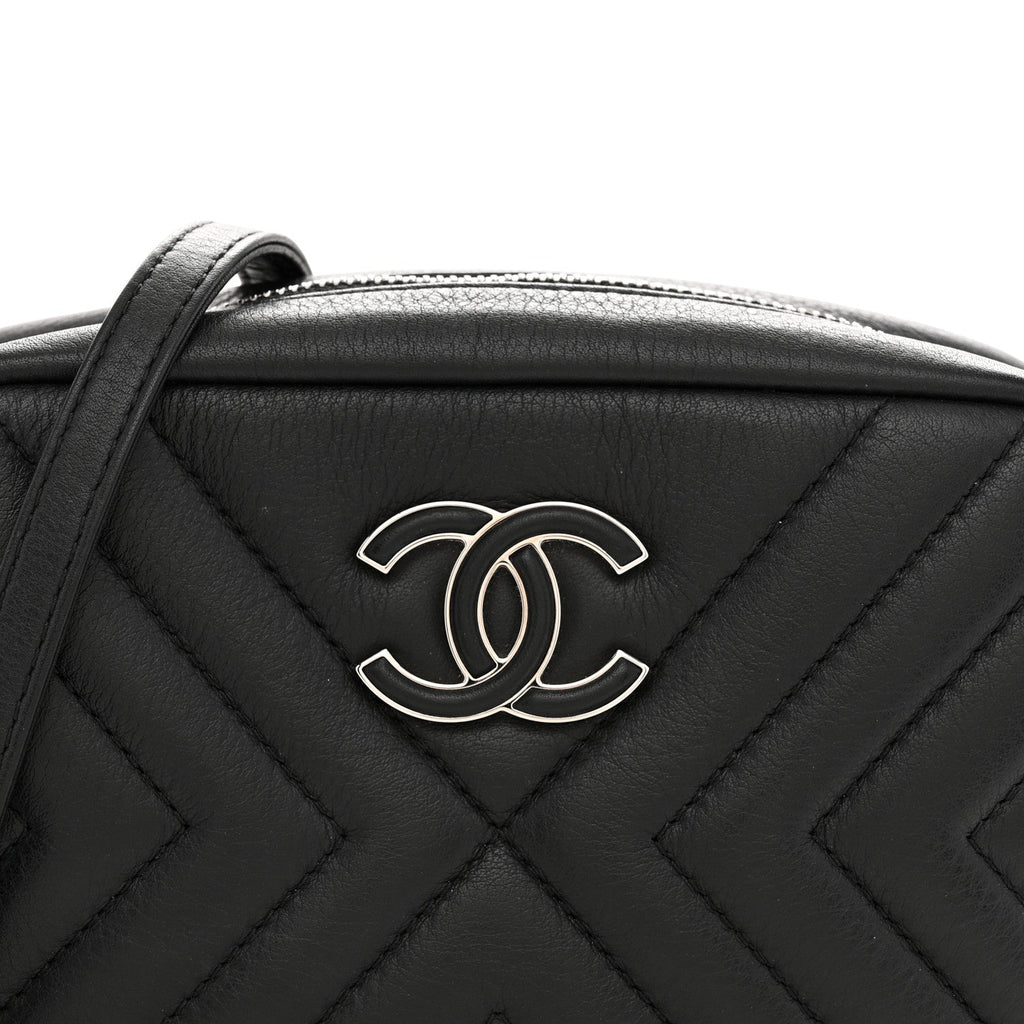 Calfskin Diagonal Chevron Quilted Tassel Camera Case Black