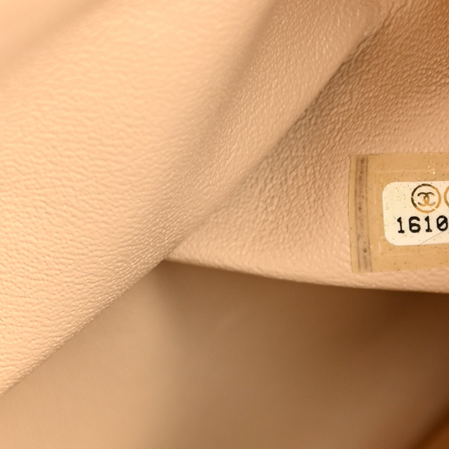 Caviar Quilted Jumbo Double Flap Beige Clair