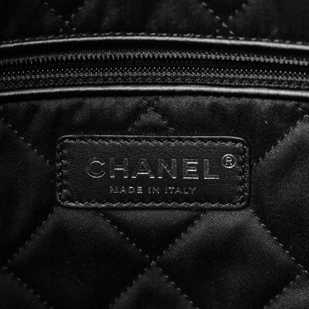 Shiny Calfskin Quilted Chanel 22 So Black