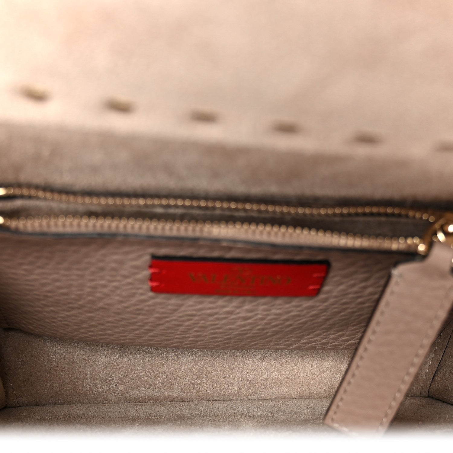 Pebbled Calfskin Rockstud Side Slip Crossbody  Poudre