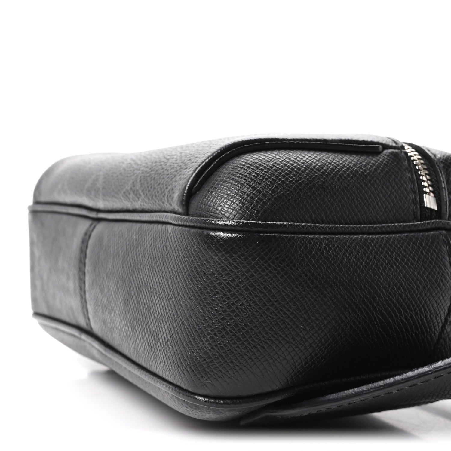 Taiga Monogram Eclipse Outdoor Messenger Black