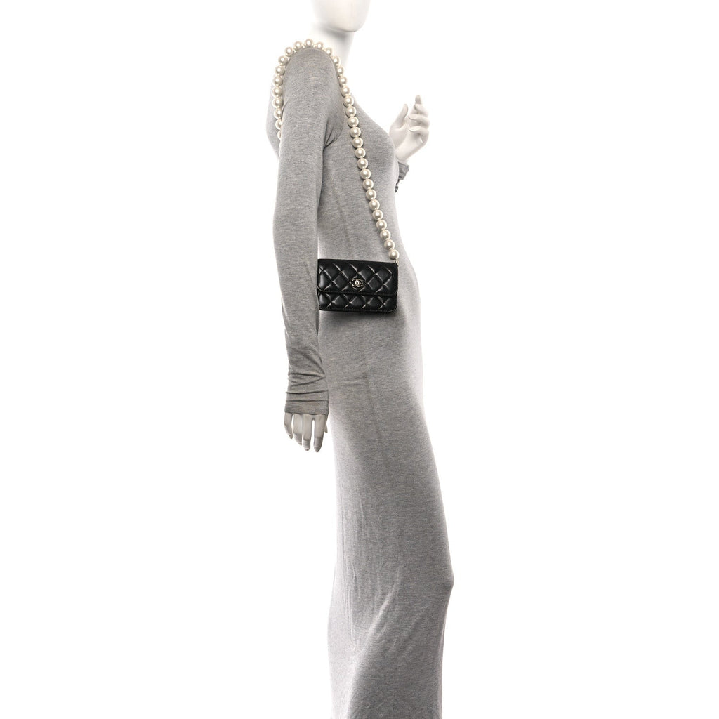 Calfskin Quilted Maxi Pearls Clutch With Chain Black