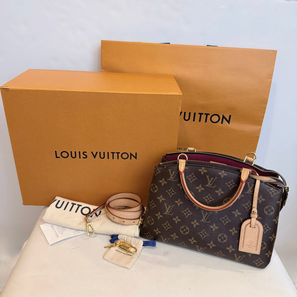 LOUIS VUITTON Petit Palais in Monogram Handbag Shoulder bag