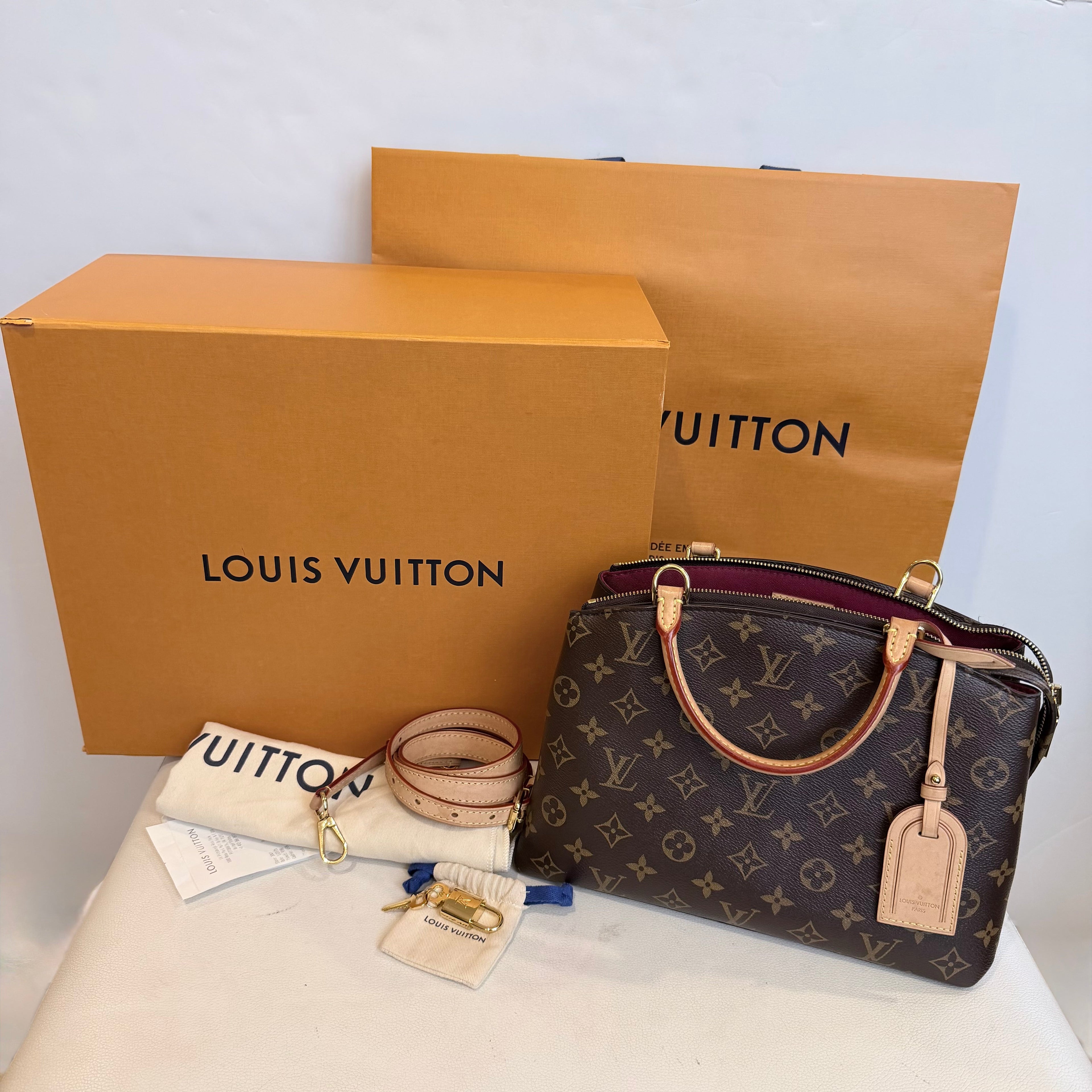 LOUIS VUITTON Petit Palais in Monogram Handbag Shoulder bag