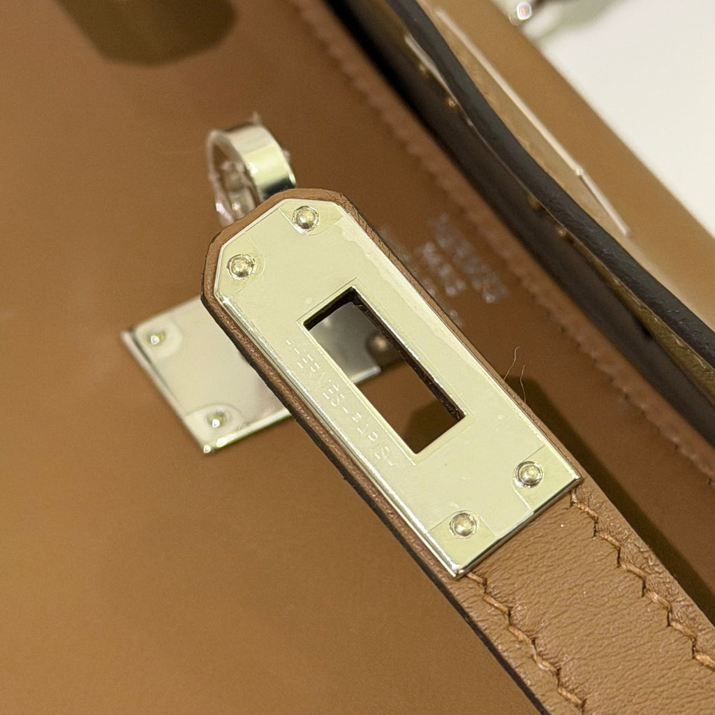 Hermes Kelly 25 Alezan/Beige Swift Leather with Silver Hardware (Stamp W)