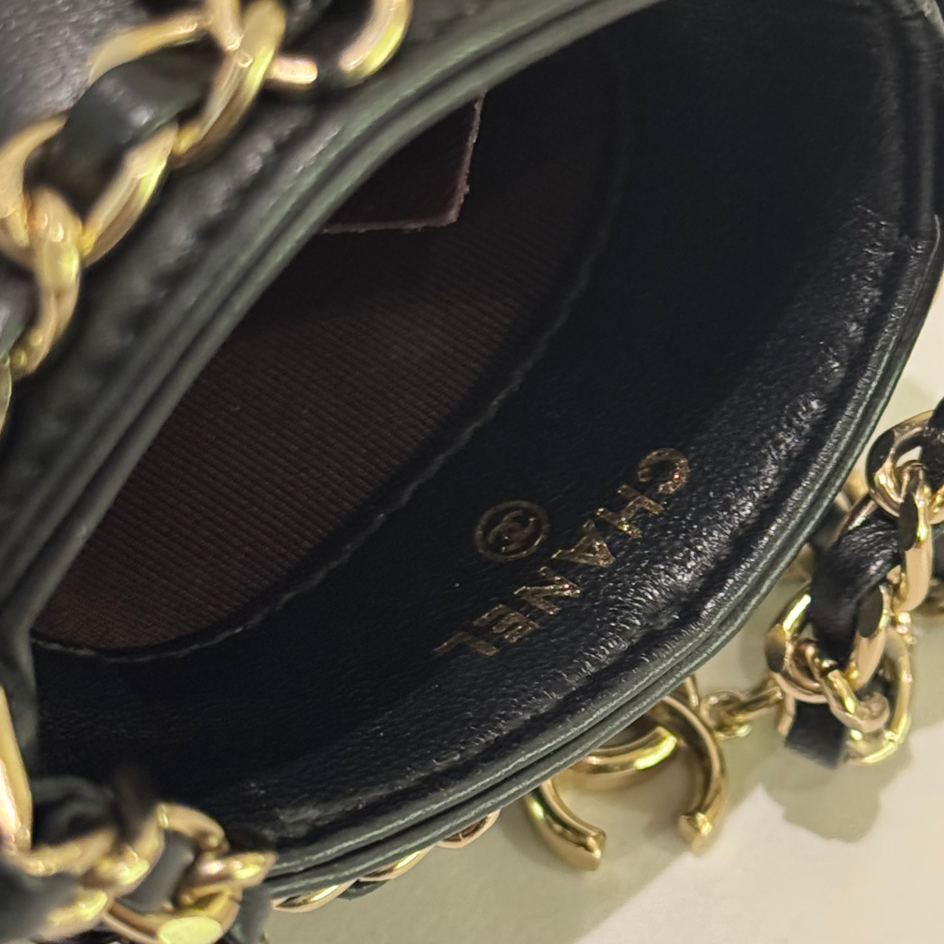 CHANEL    2020 Lambskin Tech Me Out Clutch With Chain Black