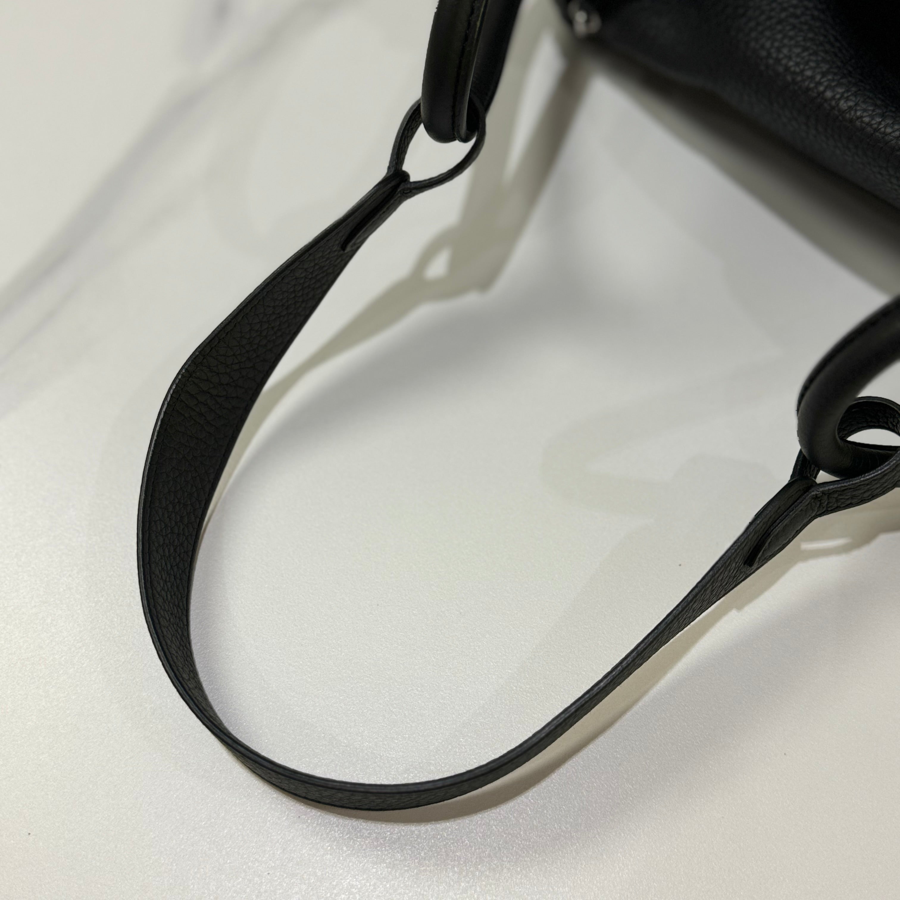 HERMES LINDY 26 BLACK AND SILVER STAMP D