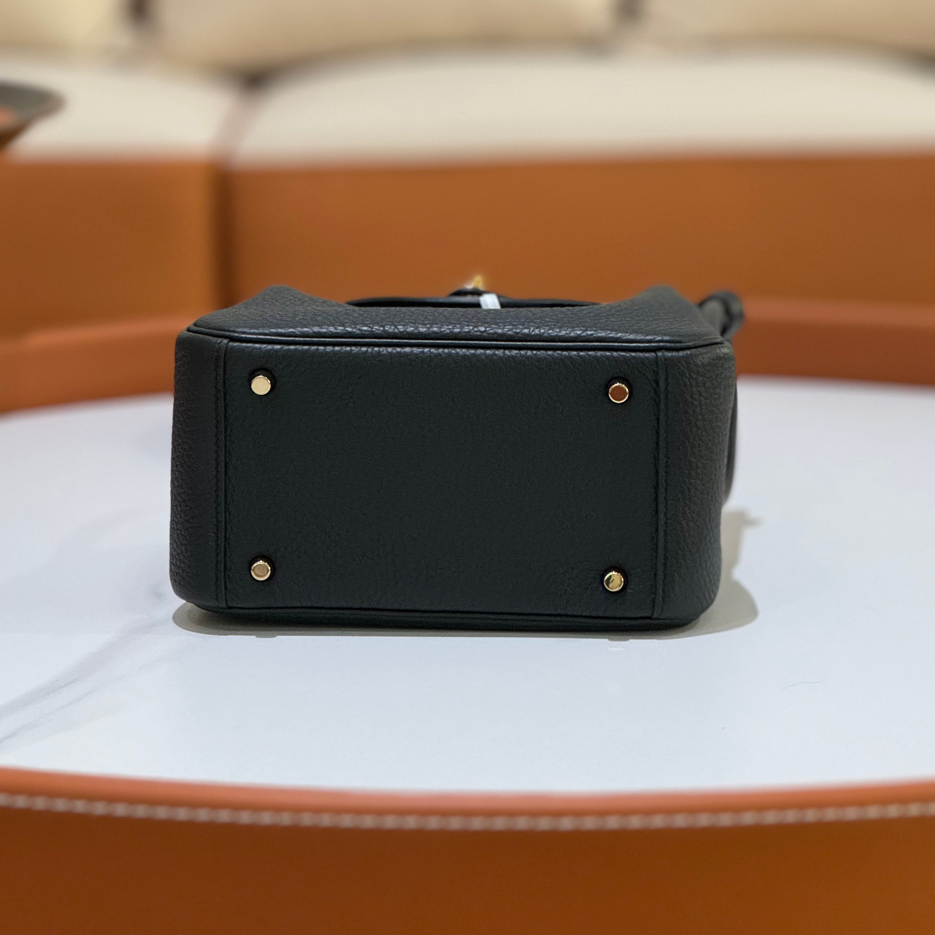 HERMES MINI LINDY IN BLACK WITH GOLD HARDWARE (STAMP B)