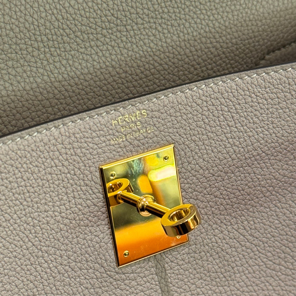 HERMÈS KELLY 28 GRIS TOURTERELLE WITH GOLD HARDWARE