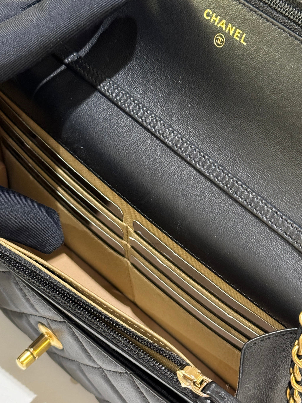 CHANEL WALLET ON CHAIN WITH PEARL CRUSH