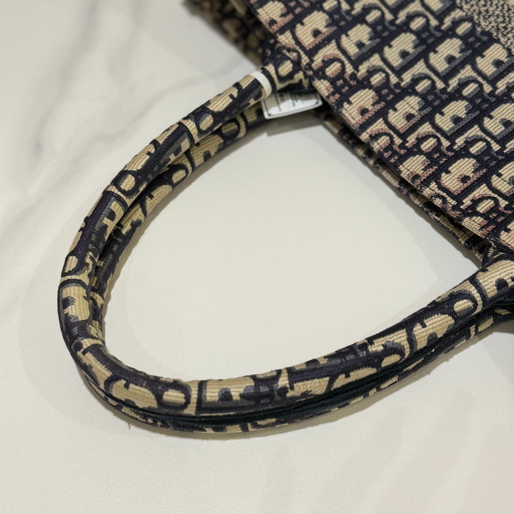 DIOR MEDIUM TOTE