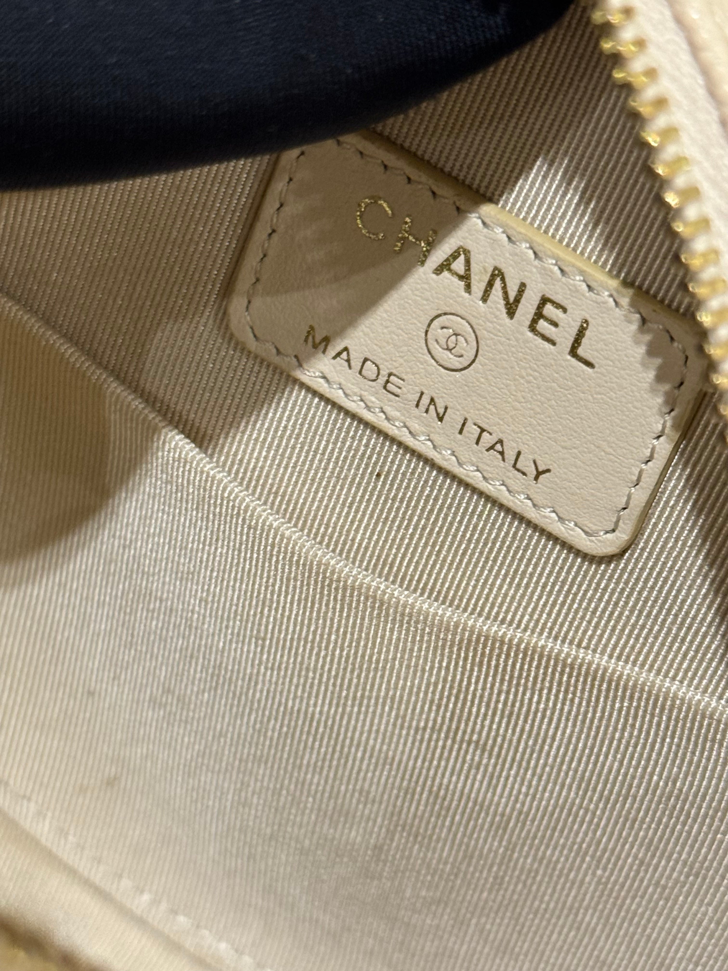 CHANEL ROUND CAKE BAG WHITE CALFSKIN WITH GOLD CHAIN