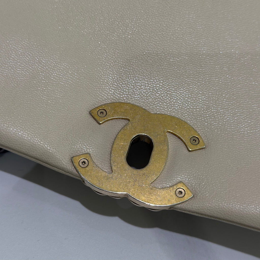 Chanel 19 Bag Medium Beige Quilted Lambskin with Gold Chain