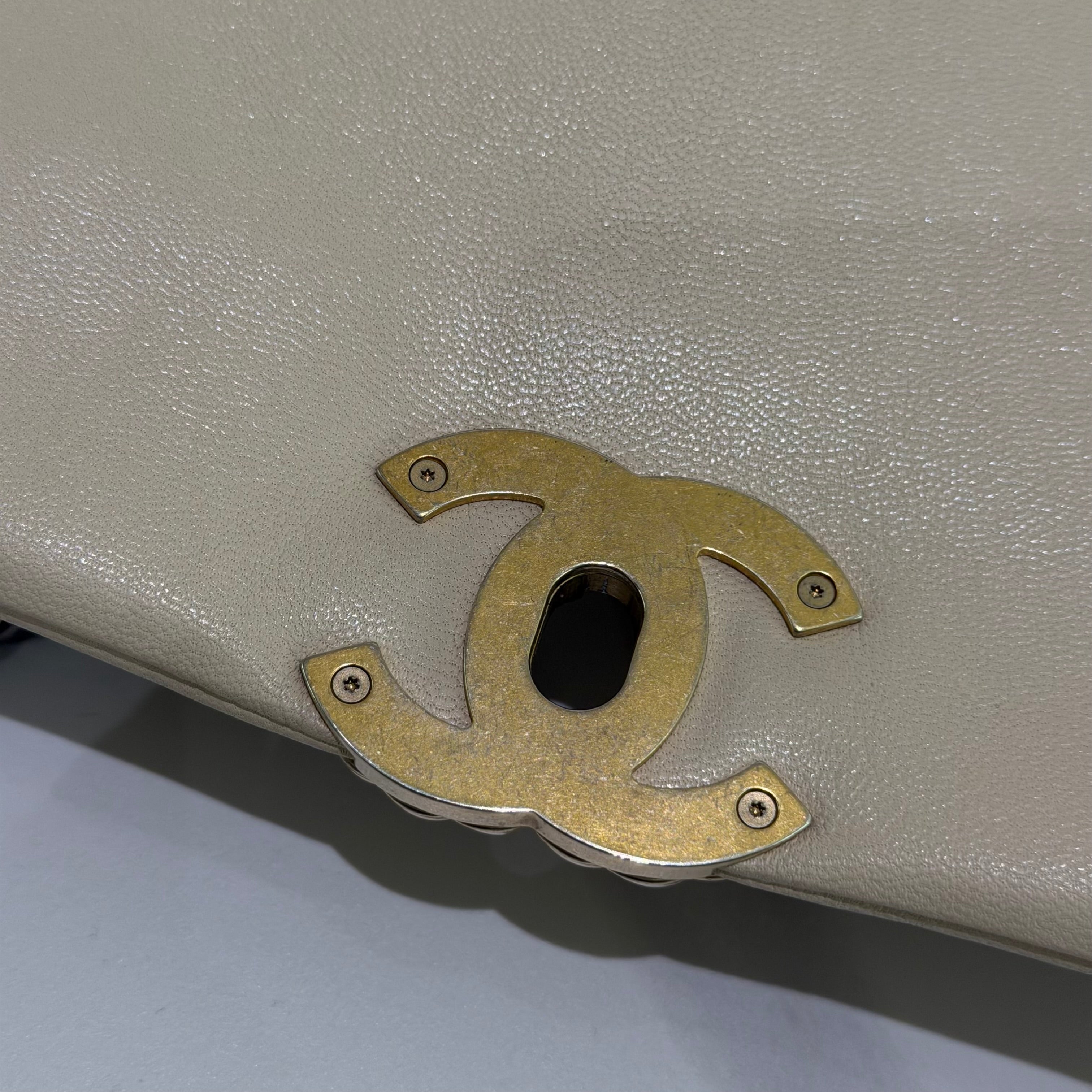 Chanel 19 Bag Medium Beige Quilted Lambskin with Gold Chain