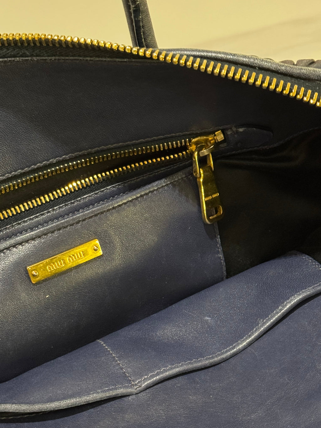 MIU MIU HANDBAG TOP HANDLE & CROSSBODY BAG