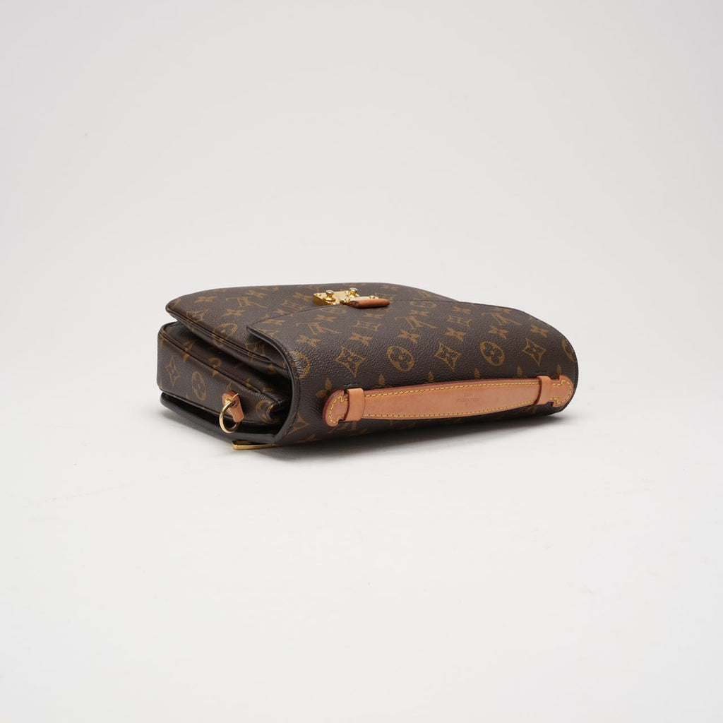 Louis Vuitton Pochette Métis Monogram Canvas 2022