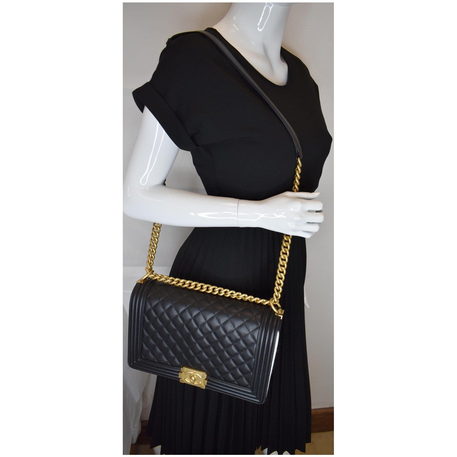 CHANEL New Medium Boy Flap Lambskin Leather Shoulder Bag Black