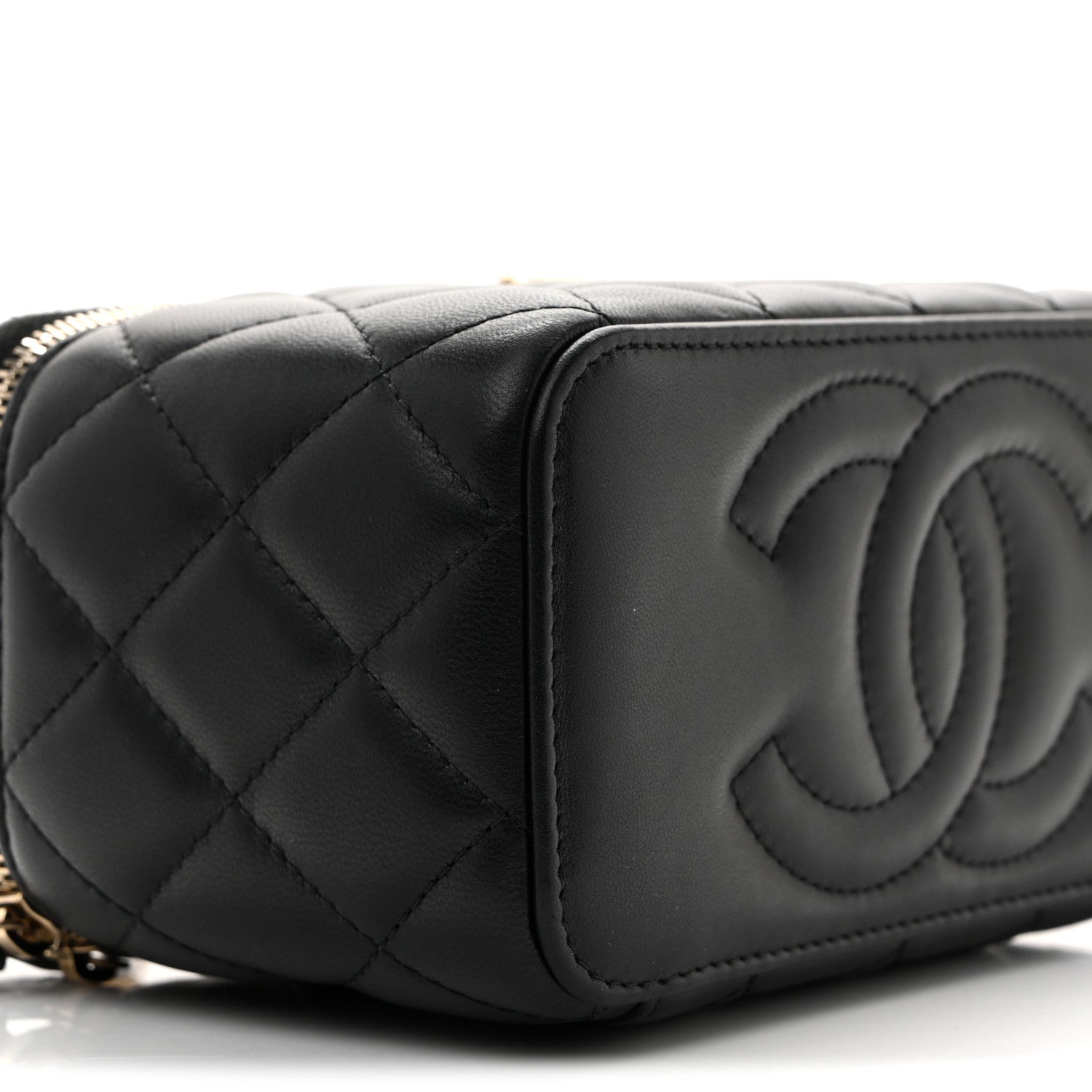 Lambskin Quilted Pearl Crush Small Vanity Case With Chain Black