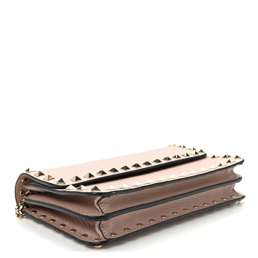 Pebbled Calfskin Rockstud Flap Wallet On Chain Poudre