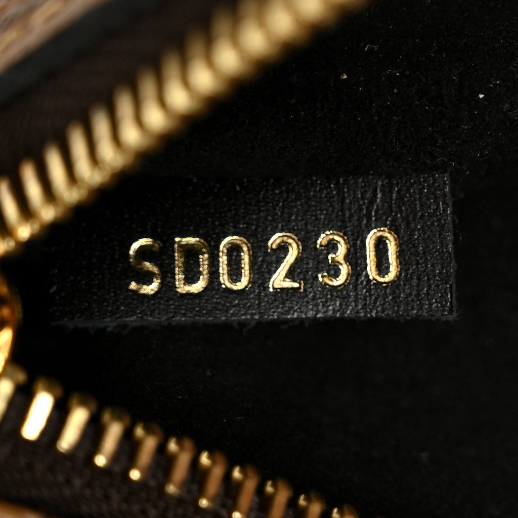 Reverse Monogram Pochette Metis