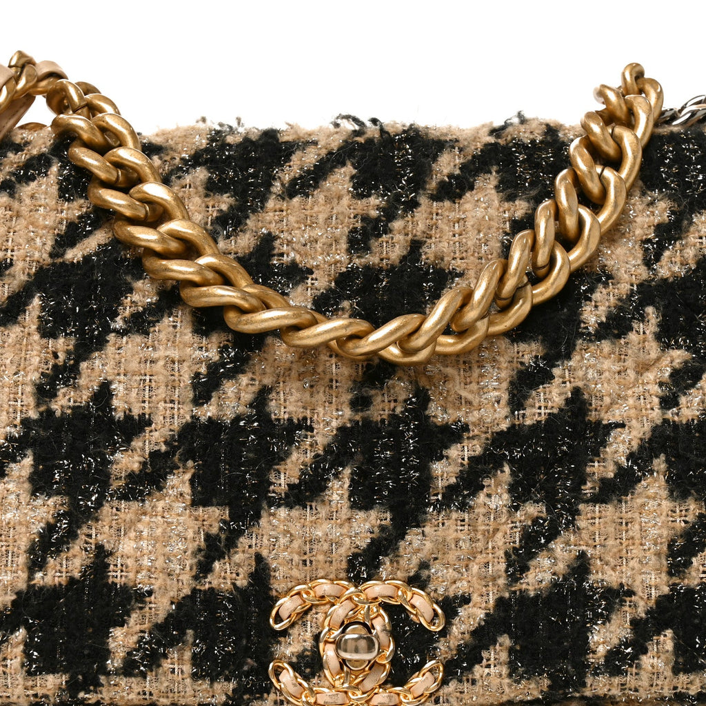 Tweed Maxi Chanel 19 Flap Beige Black