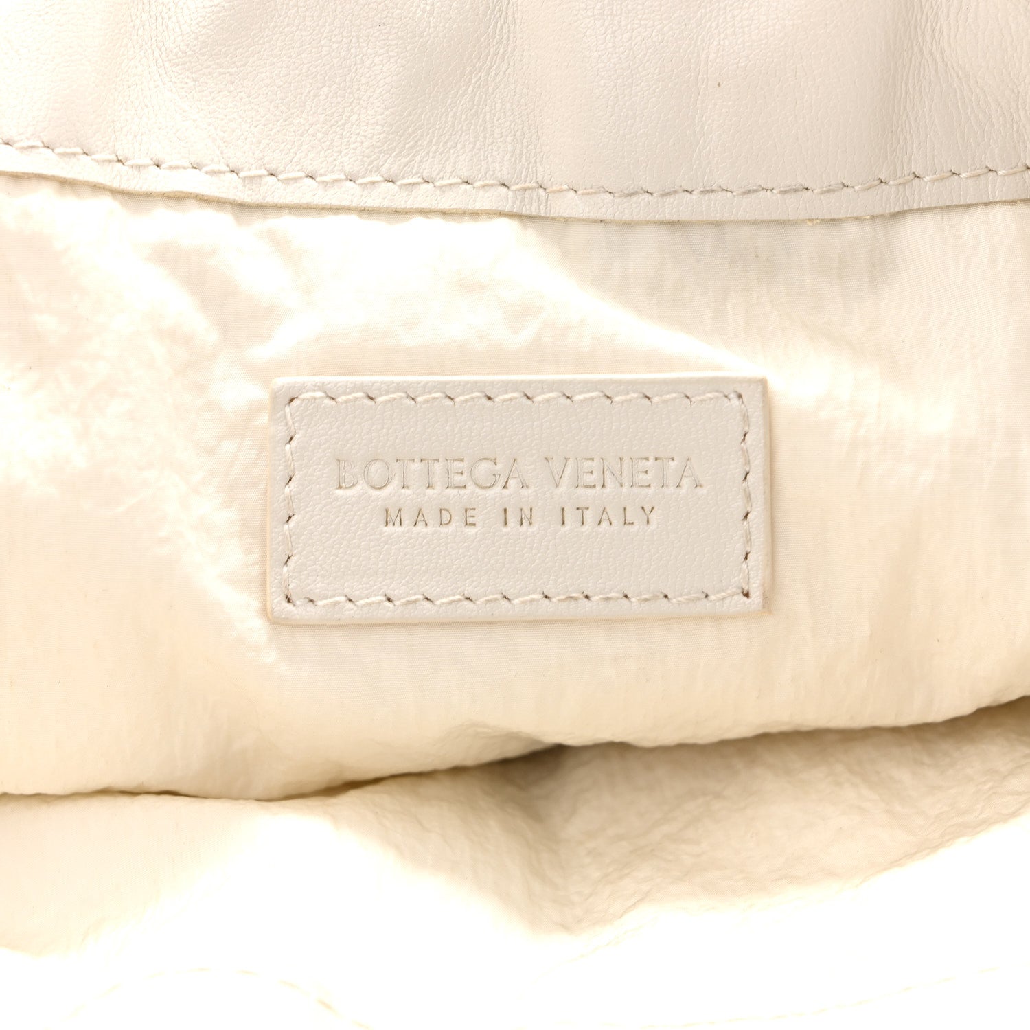 Calfskin Intrecciato Medium Dustbag Chalk