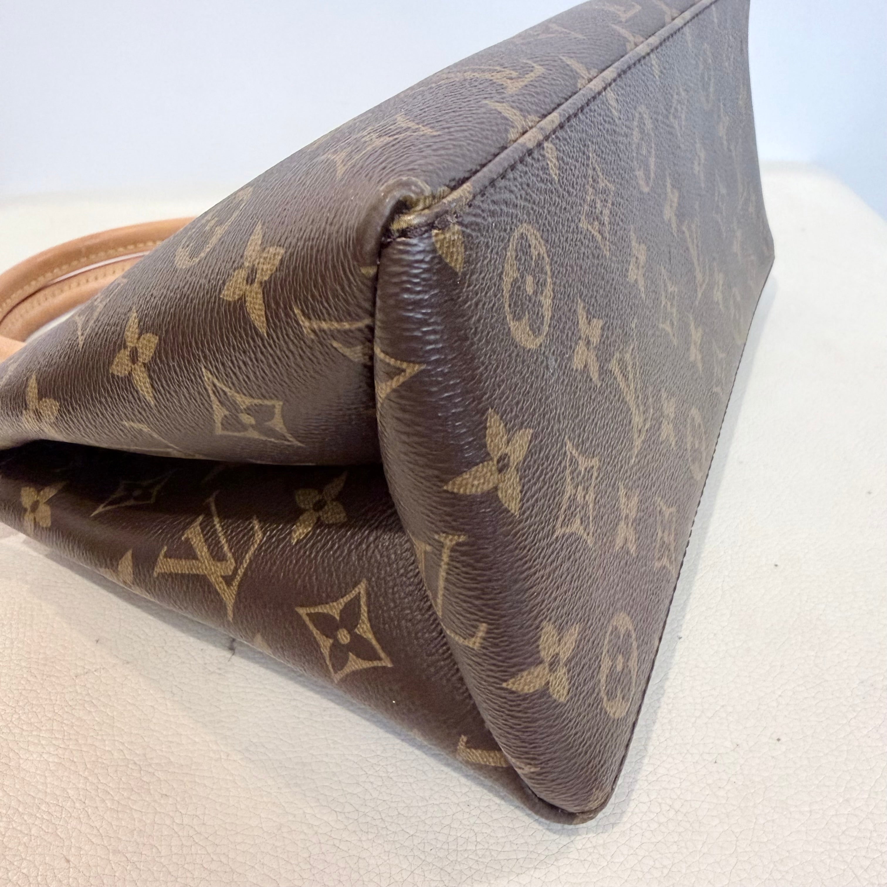 LOUIS VUITTON Petit Palais in Monogram Handbag Shoulder bag