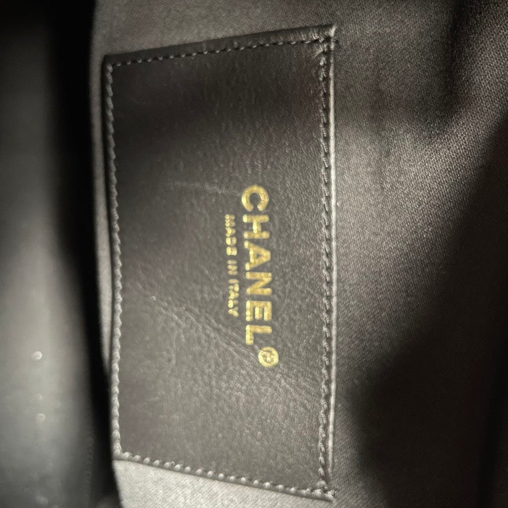 Chanel 25 Medium Grained Calfskin & Gold-Tone Black 2025
