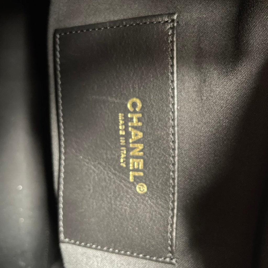 Chanel 25 Medium Caviar Gold-Tone Black 2025