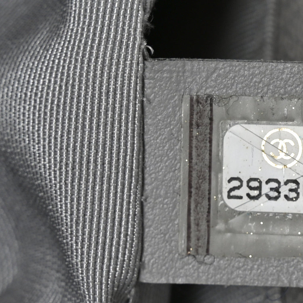 Caviar Quilted City Walk Flap Light Grey