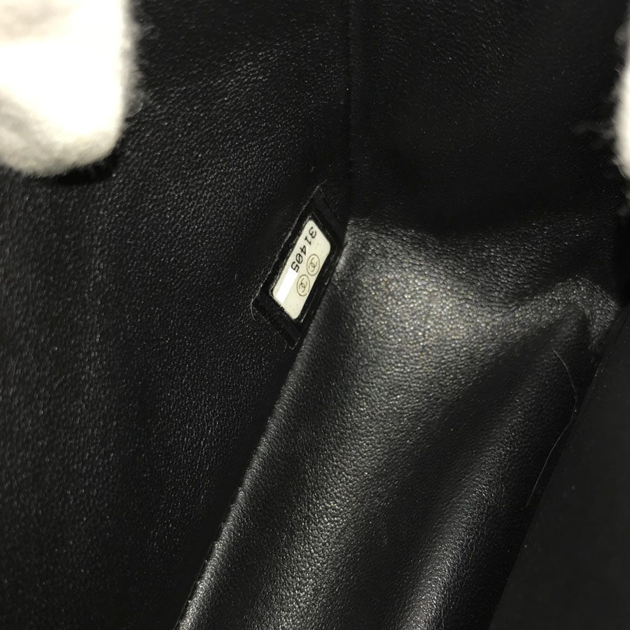 CHANEL V Stitch Shoulder bag