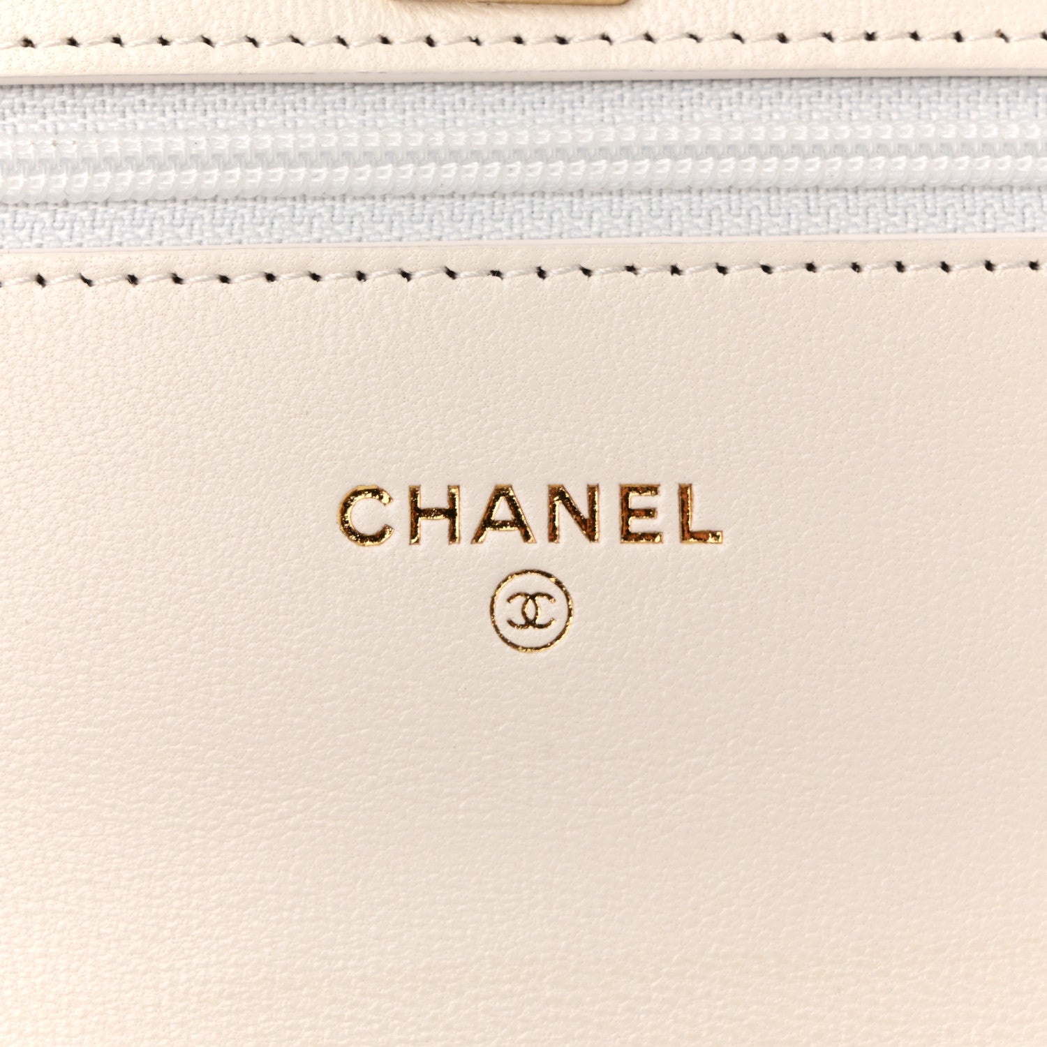 Lambskin Quilted CC Pearl Crush Wallet on Chain WOC White