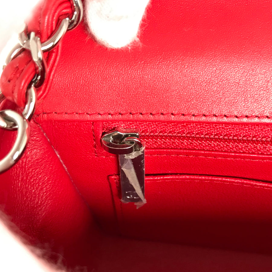 CHANEL Matelasse 20 Shoulder bag