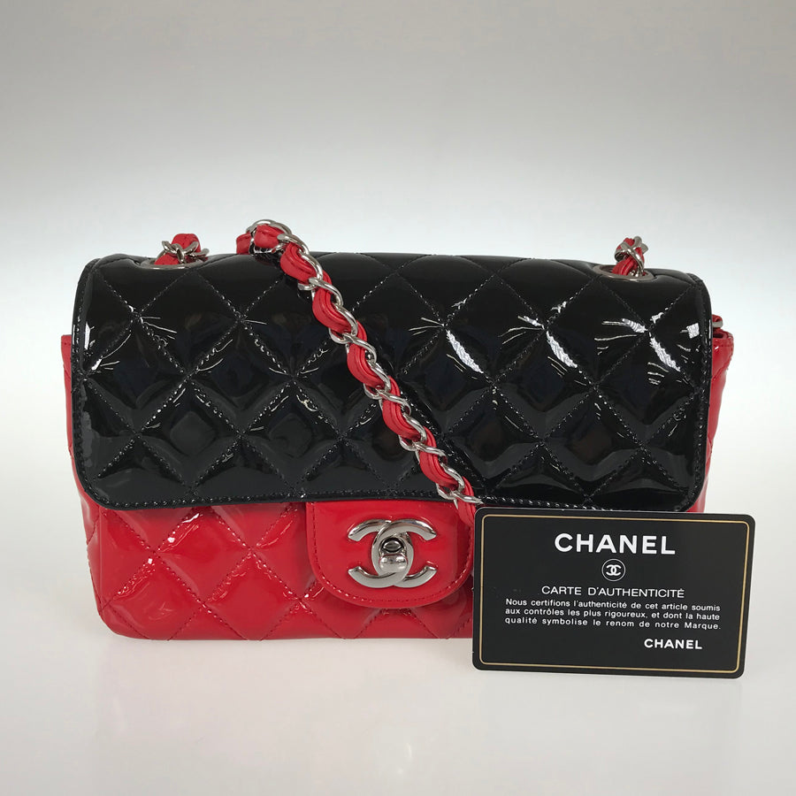 CHANEL Matelasse 20 Shoulder bag