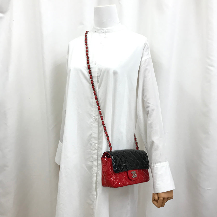 CHANEL Matelasse 20 Shoulder bag