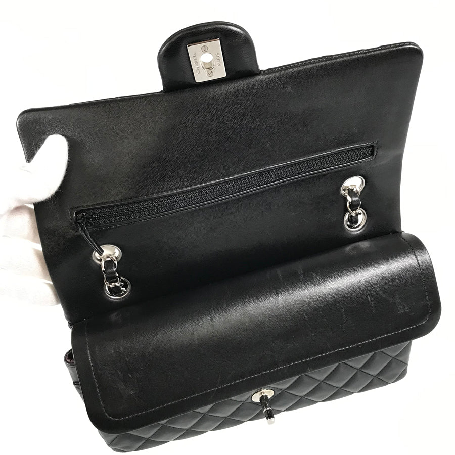 CHANEL Matelasse 25 Shoulder bag
