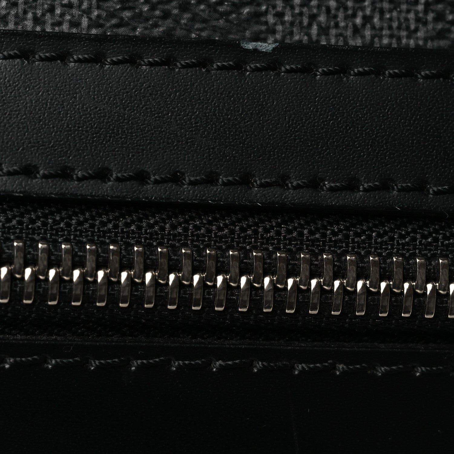 Damier Graphite Pilot Case