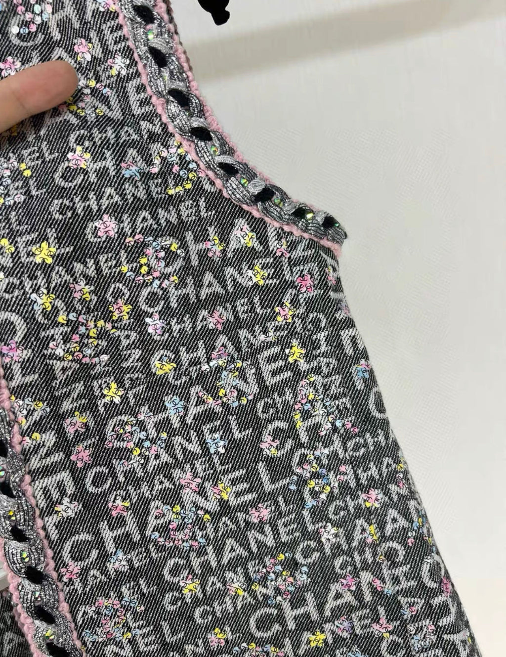 CHANEL 24C RUNWAY VEST BLACK/ ECRU/ MULTICOLOUR size 34