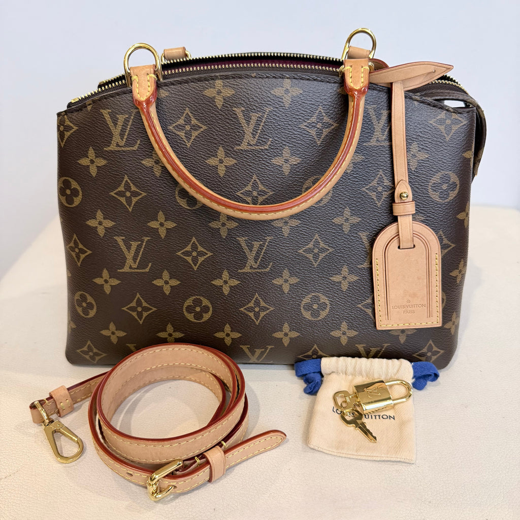 LOUIS VUITTON Petit Palais in Monogram Handbag Shoulder bag