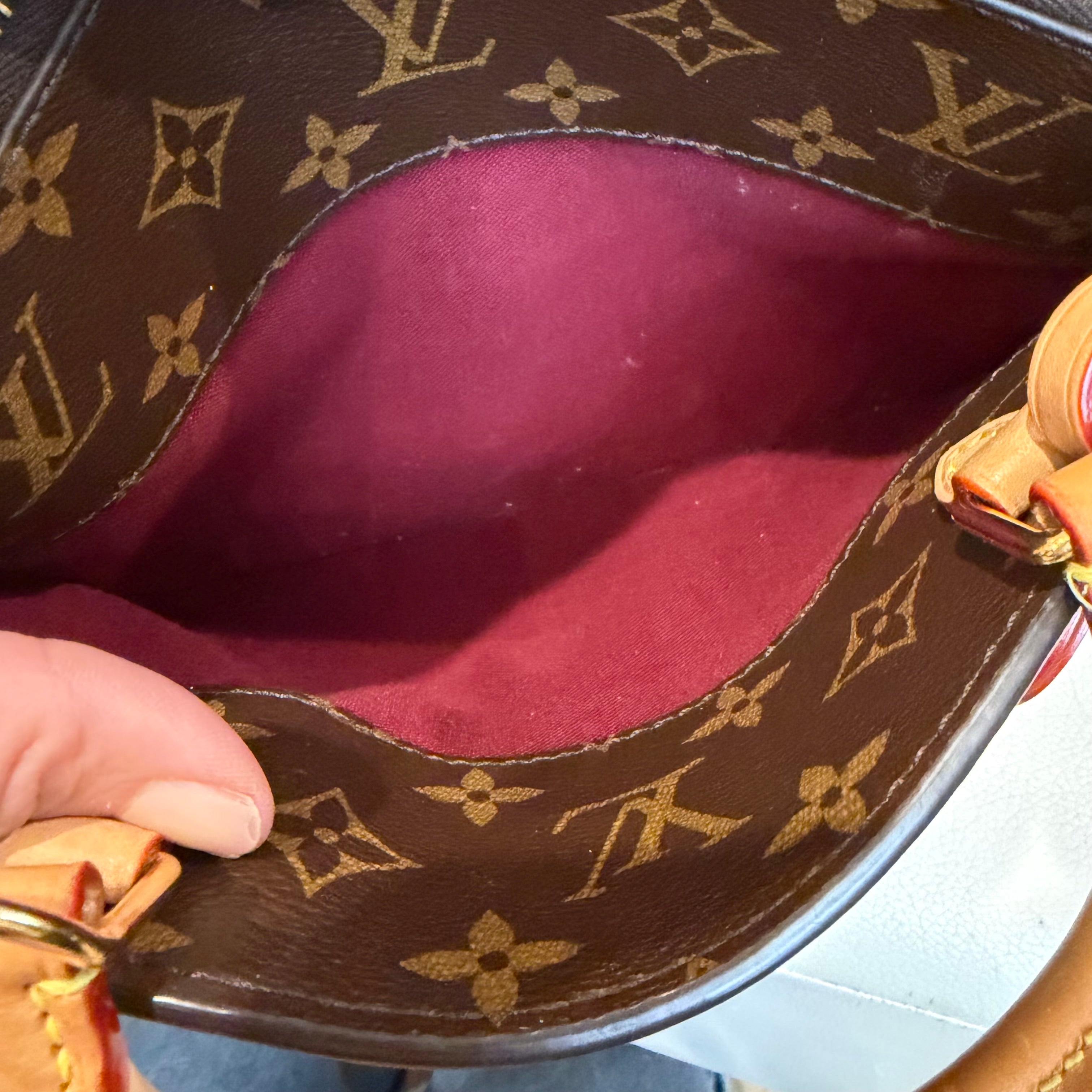 LOUIS VUITTON Petit Palais in Monogram Handbag Shoulder bag