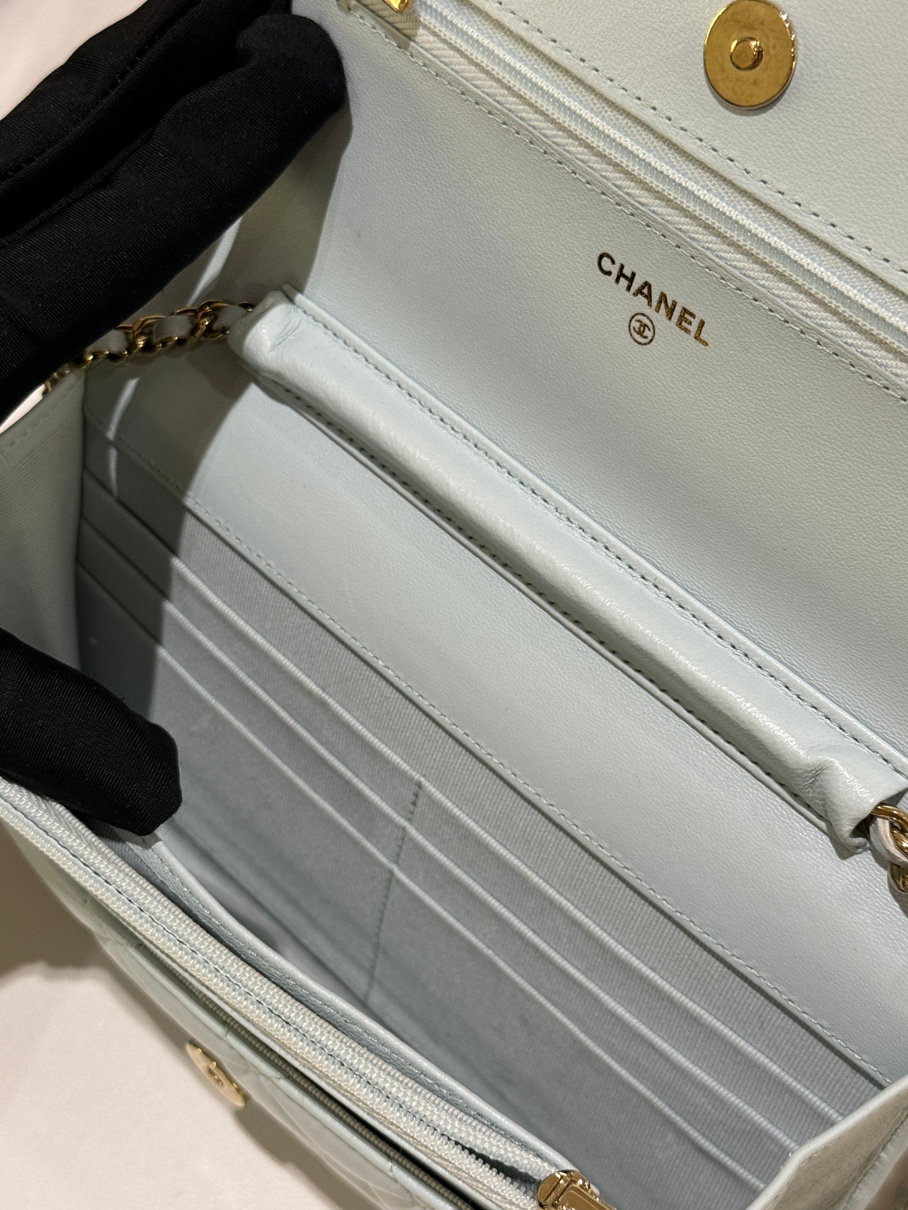 CHANEL WALLET ON CHAIN BLUE LAMBSKIN