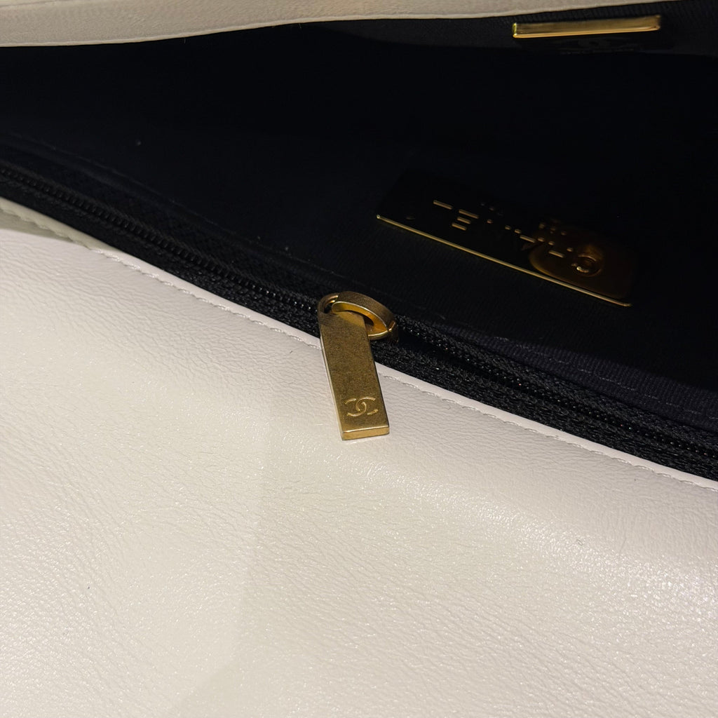 Chanel 19 Bag Small White Lambskin with Two-Tone Chain (Chip Model)