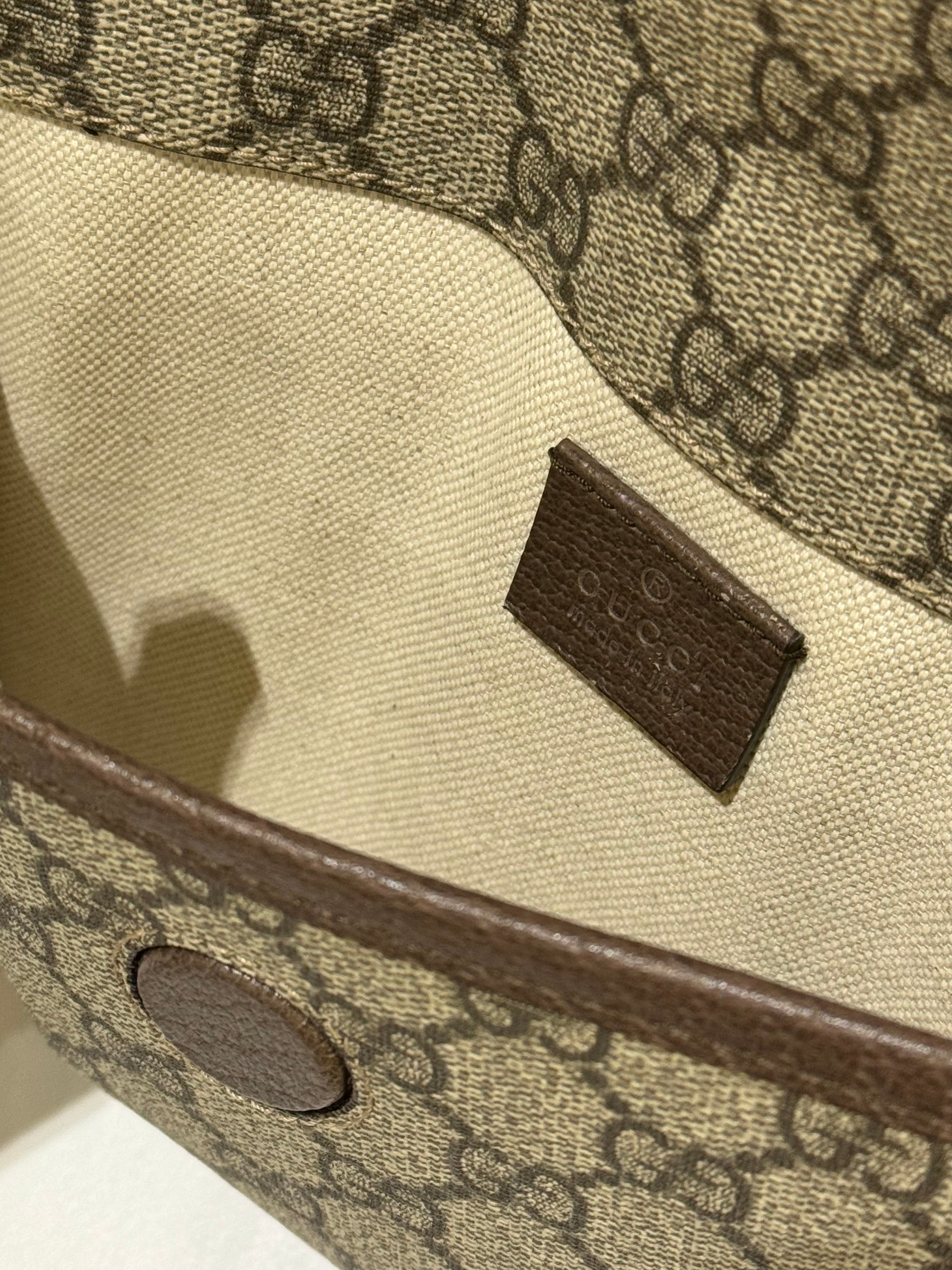 GUCCI NEO VINTAGE GG SUPREME BELT BAG