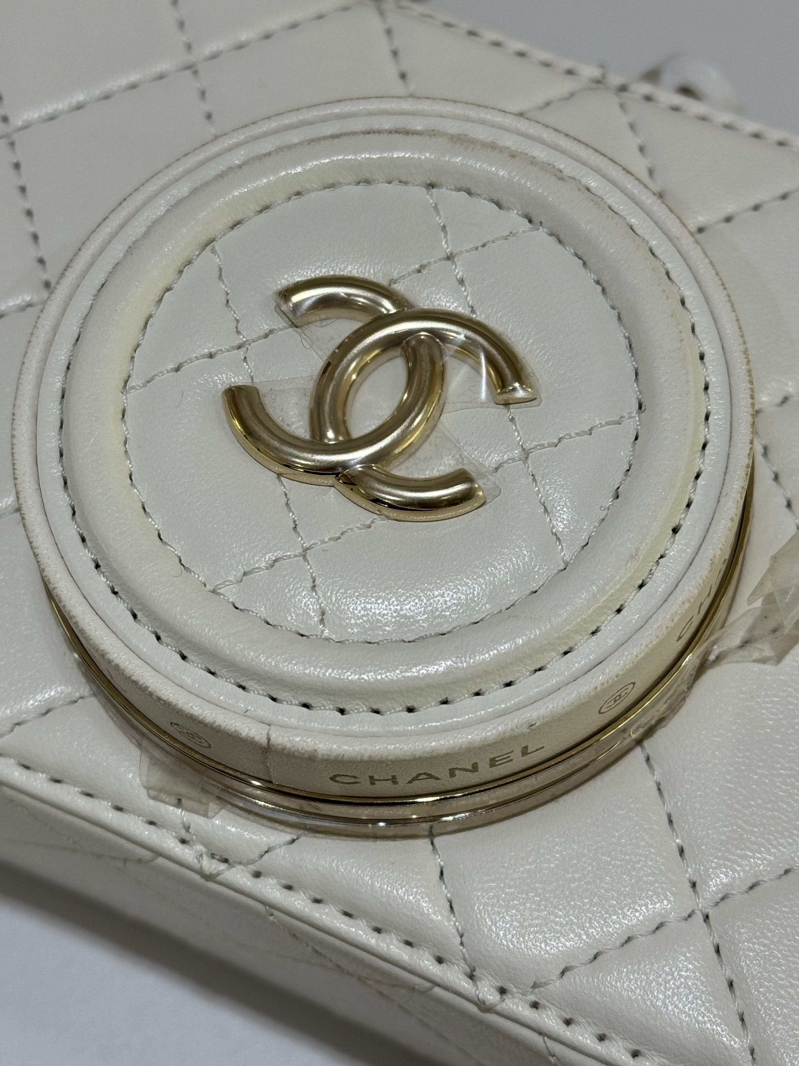 CHANEL CAMERA BAG WHITE