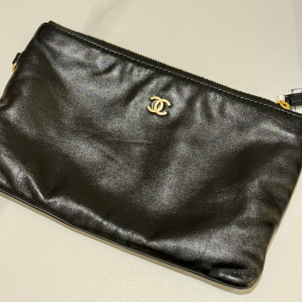 CHANEL 22 BAG SMALL IN BLACK WITH WHITE STITCHING