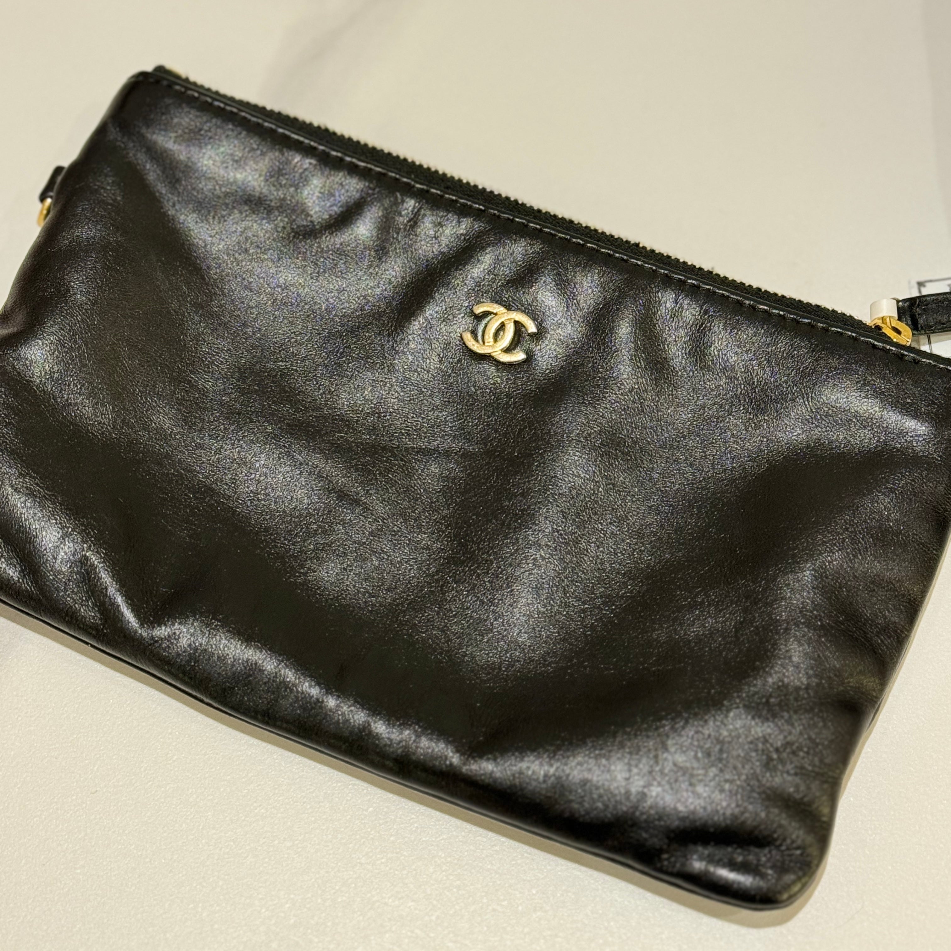 CHANEL 22 BAG SMALL IN BLACK WITH WHITE STITCHING