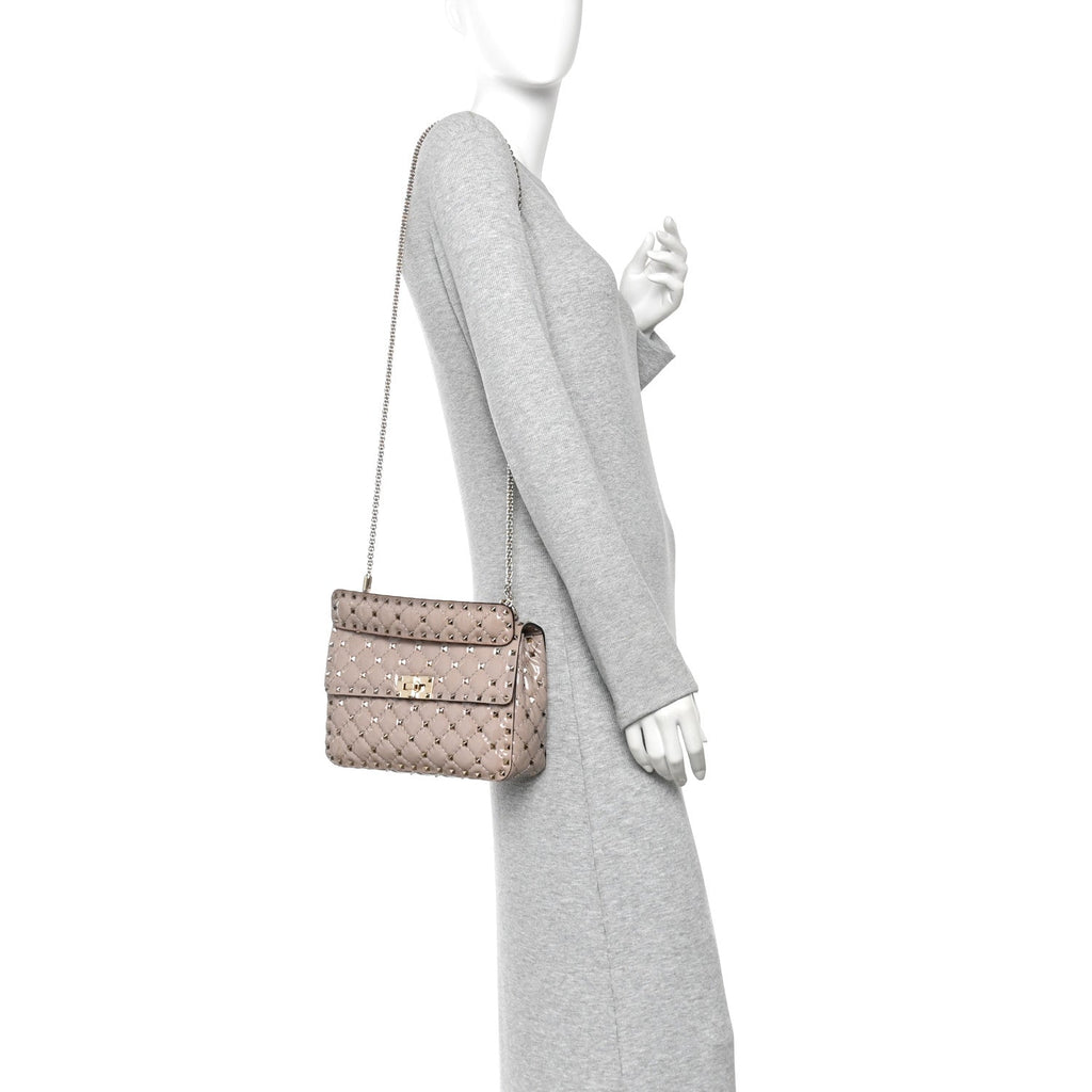Patent Medium Rockstud Spike Shoulder Bag Poudre