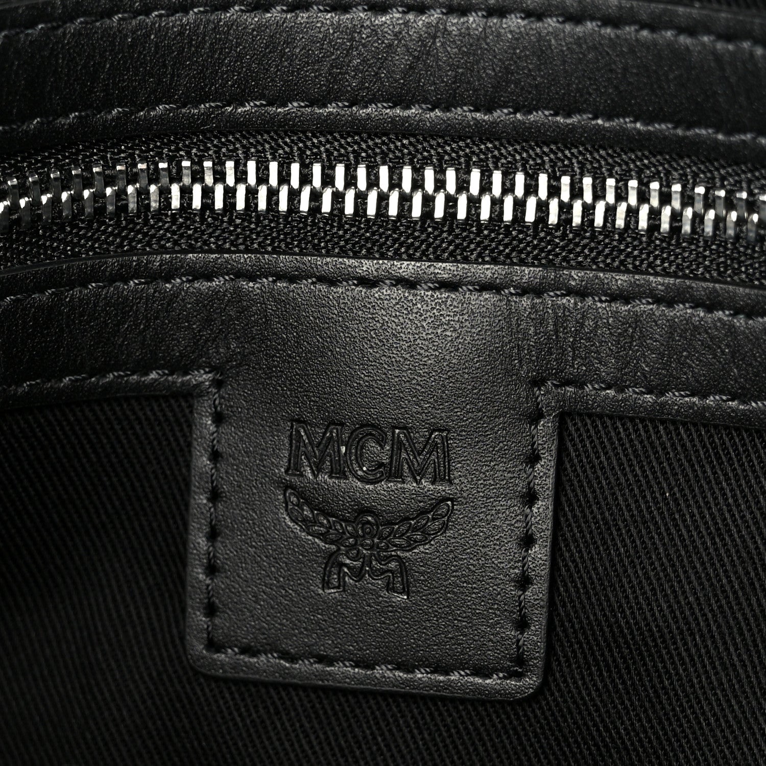 Visetos Medium Crossbody Pouch Black
