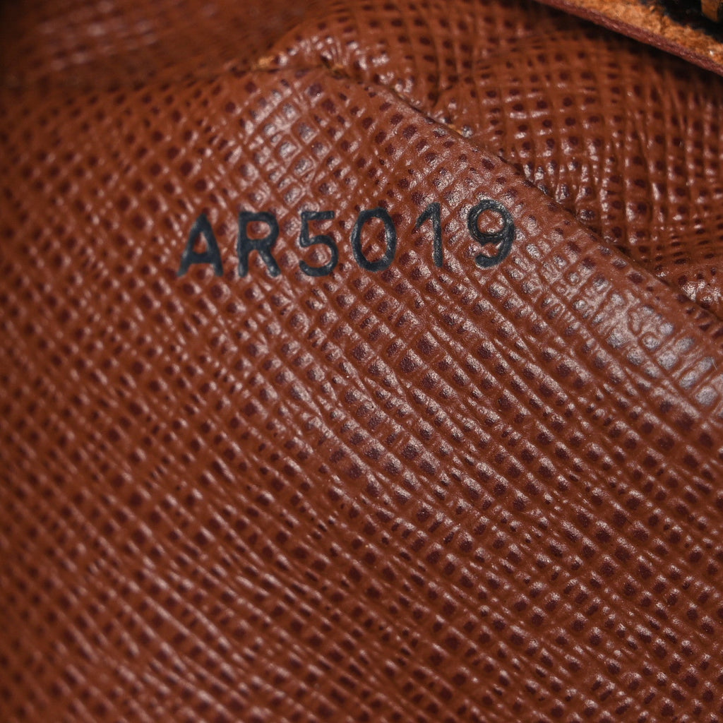 Monogram Nil 28